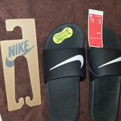 NEW Youth Size 7 Nike Kawa Slide  Black & White