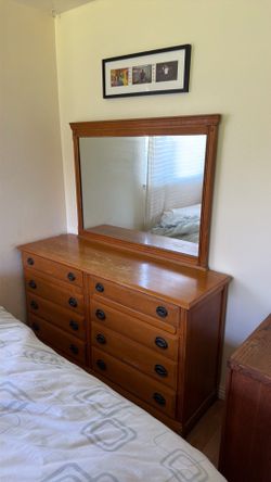 Solid Wood dresser with mirror (8 drawers)