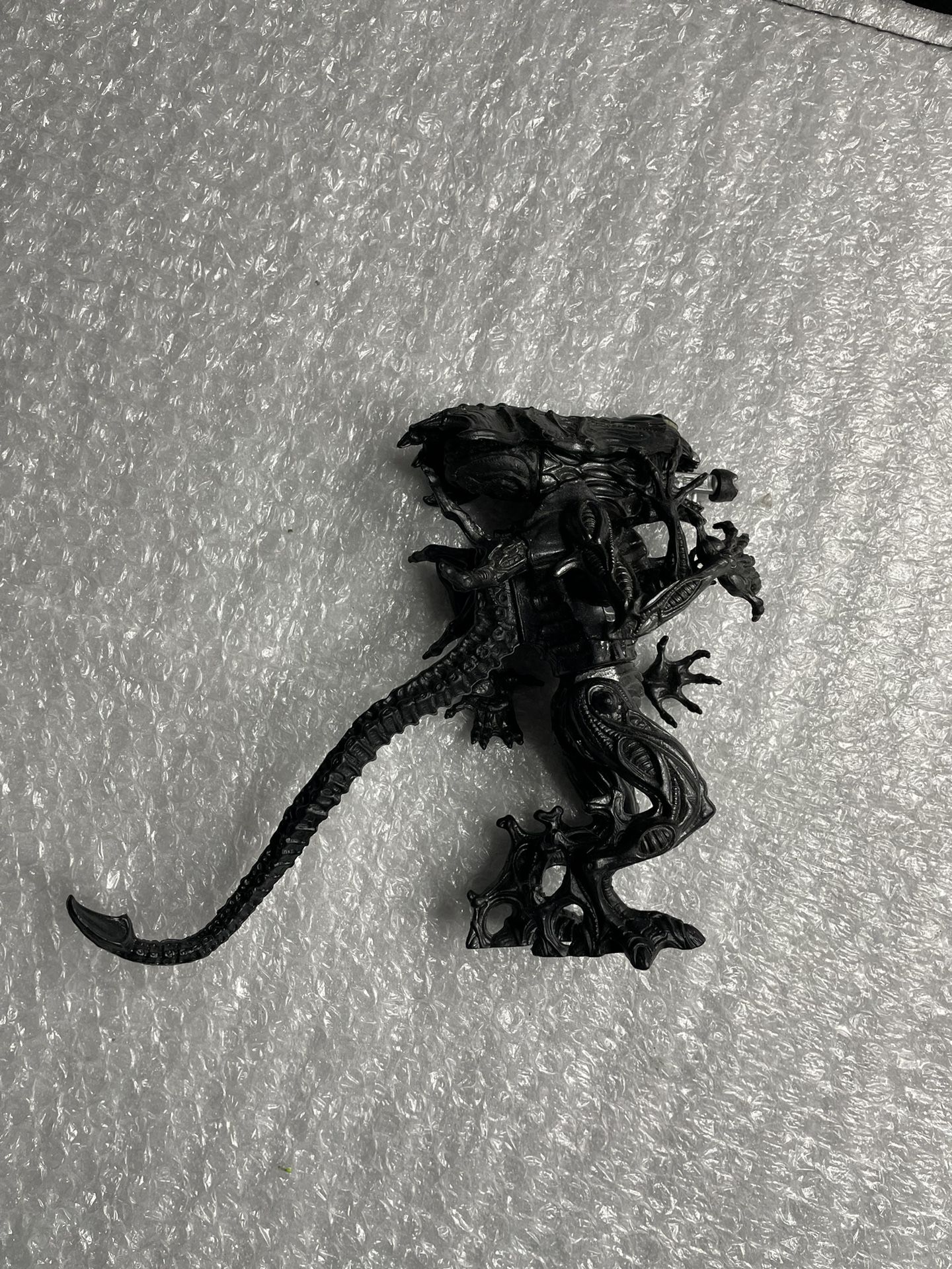 Kenner ALIENS Queen Alien Deluxe Xenomorph Action Figure