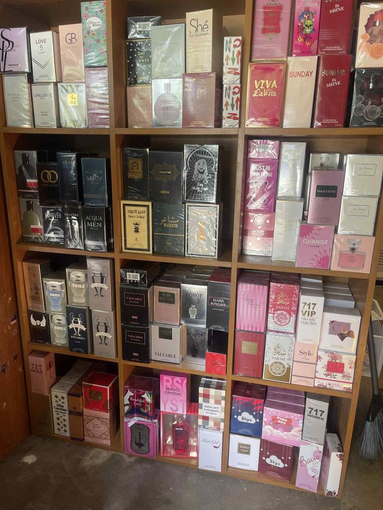 🙂Gran variedad de perfumes para hombre y mujer 😄
Rico y duradero aroma 🎁 calidad 🎁
🤩🤩$10 cada uno
🤩🤩también vendemos por mayo