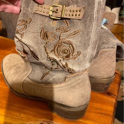 Bear Trap Boots Size 9