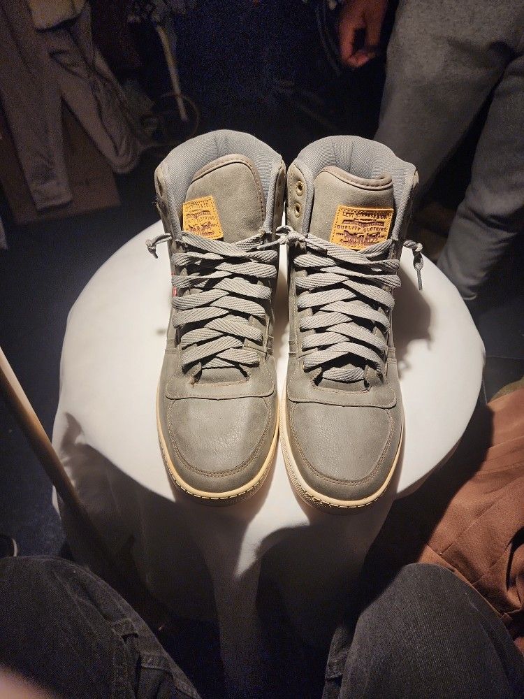 LEVI'S HI-TOP LEATHER SHOES