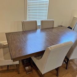 Liberty furniture dining table and 6 chairs