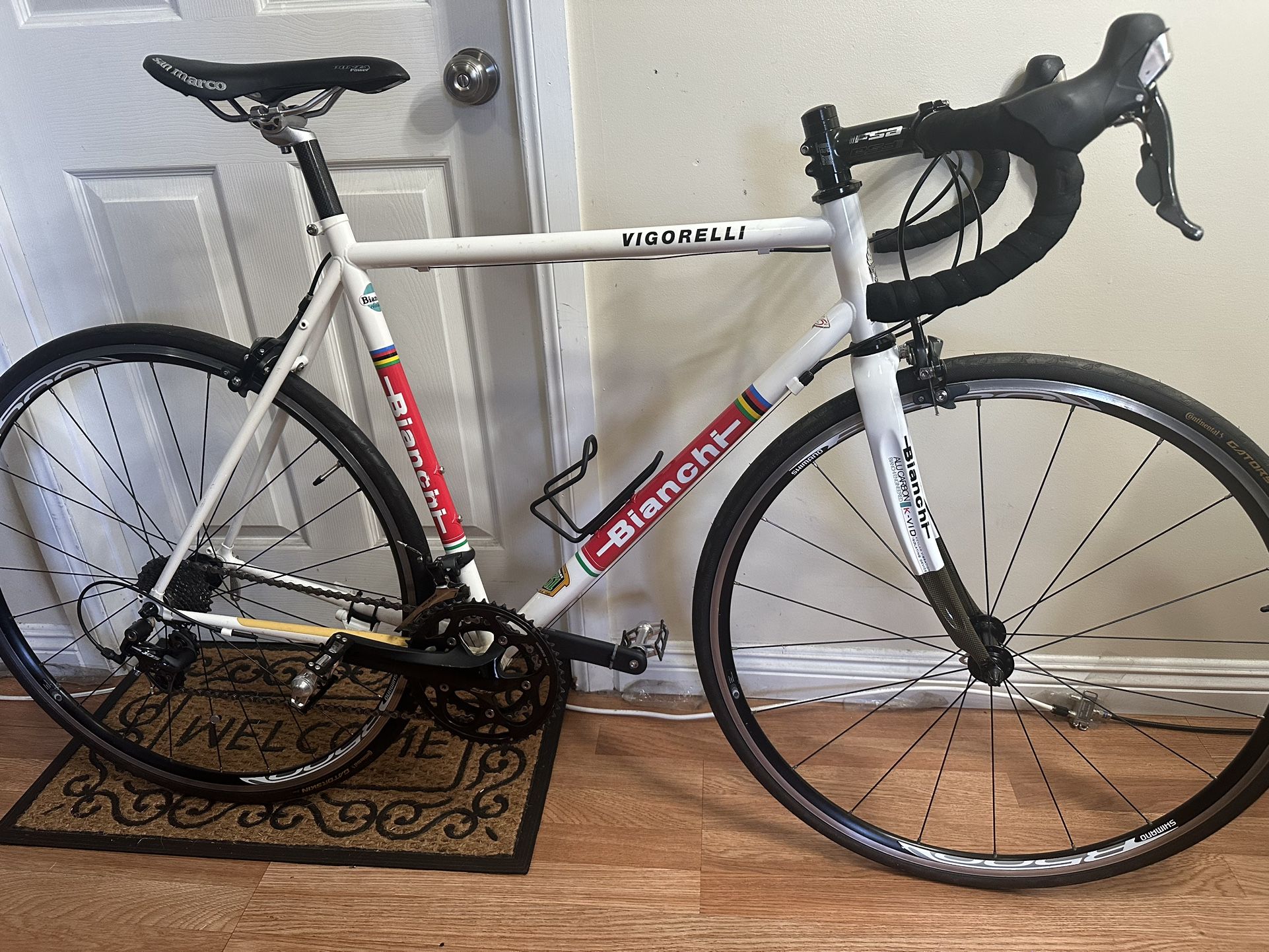 Road Bike “ Bianchi Vigorelli “ Fork Carbón. En Excelente Condición. Size 52Cm