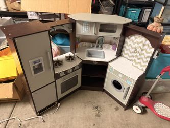 Large Wooden Kids Play Kitchen w/ Fridge, Stove, Sink & Washer – Great Condition
