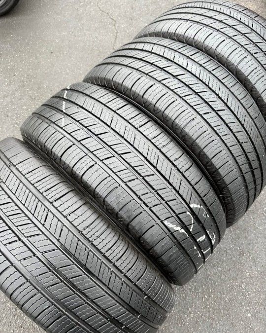 225 65 17 Tires Con 80% De Vida Las 4 De La Marca Michelin