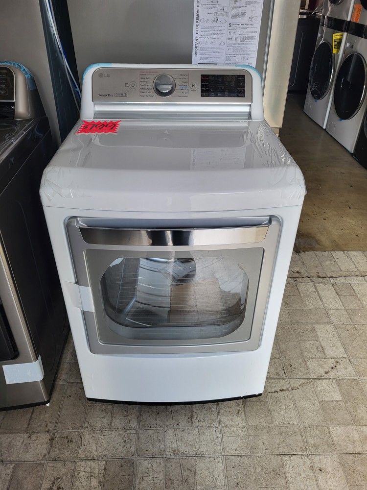 New LG ThinQ Gas Dryer 7.3 Cubic Feet 