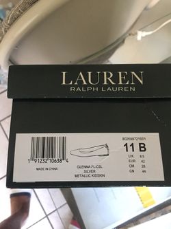 New flat ladies shoe