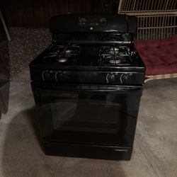 GE Gas Range / Stove — 4 Burner — Works Great