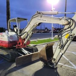 TAKEUCHI 12k Mini Excavator 