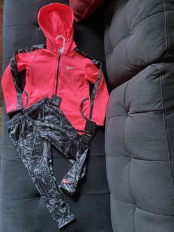 NWT Nike size 5 girls