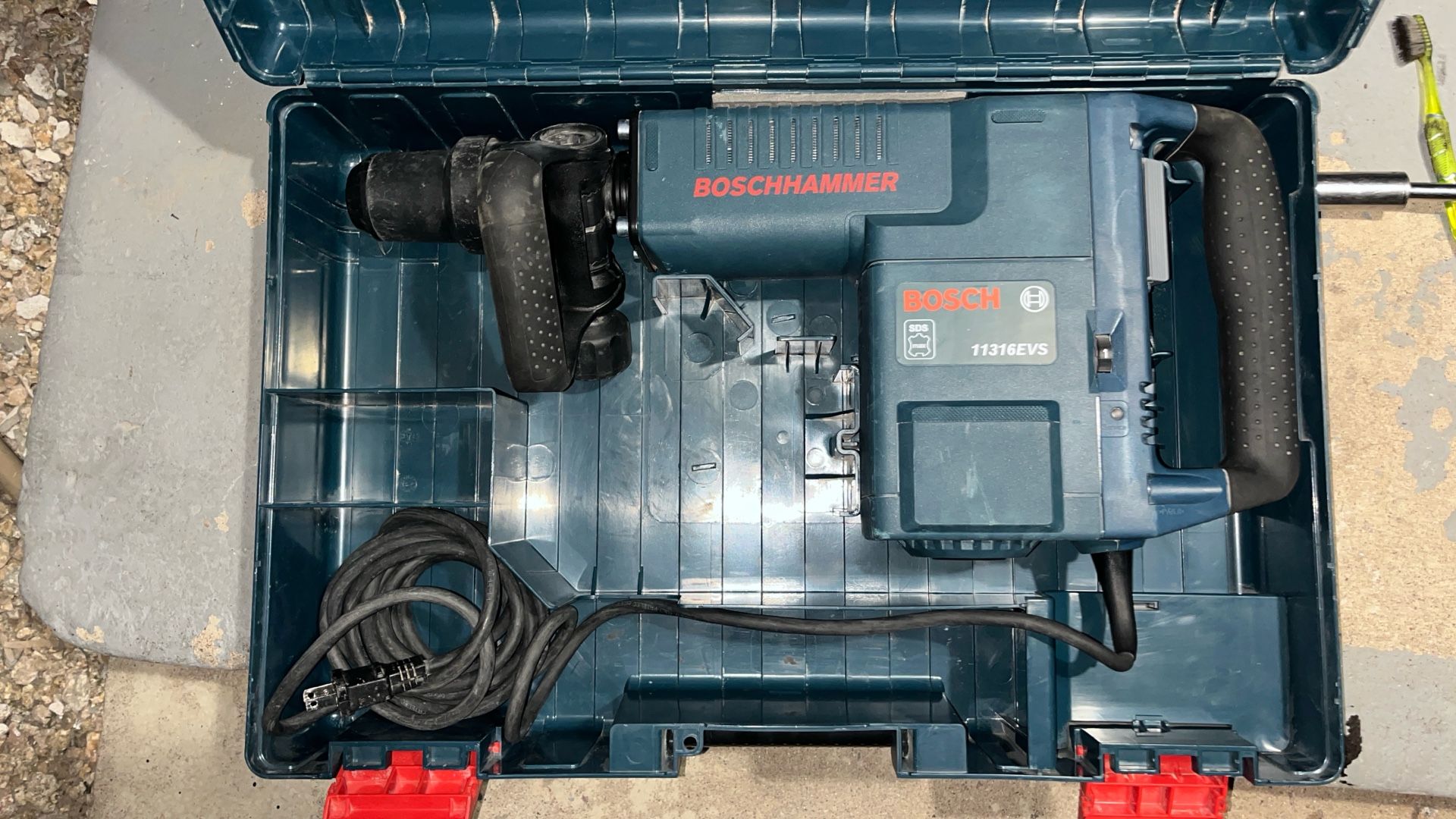 Bosch Demolition Hammer 