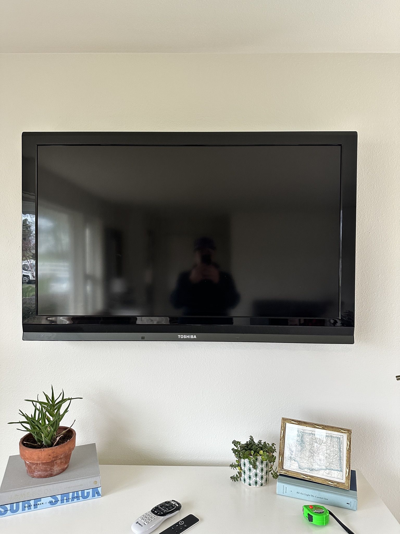 Toshiba Flat screen TV w/ Apple TV