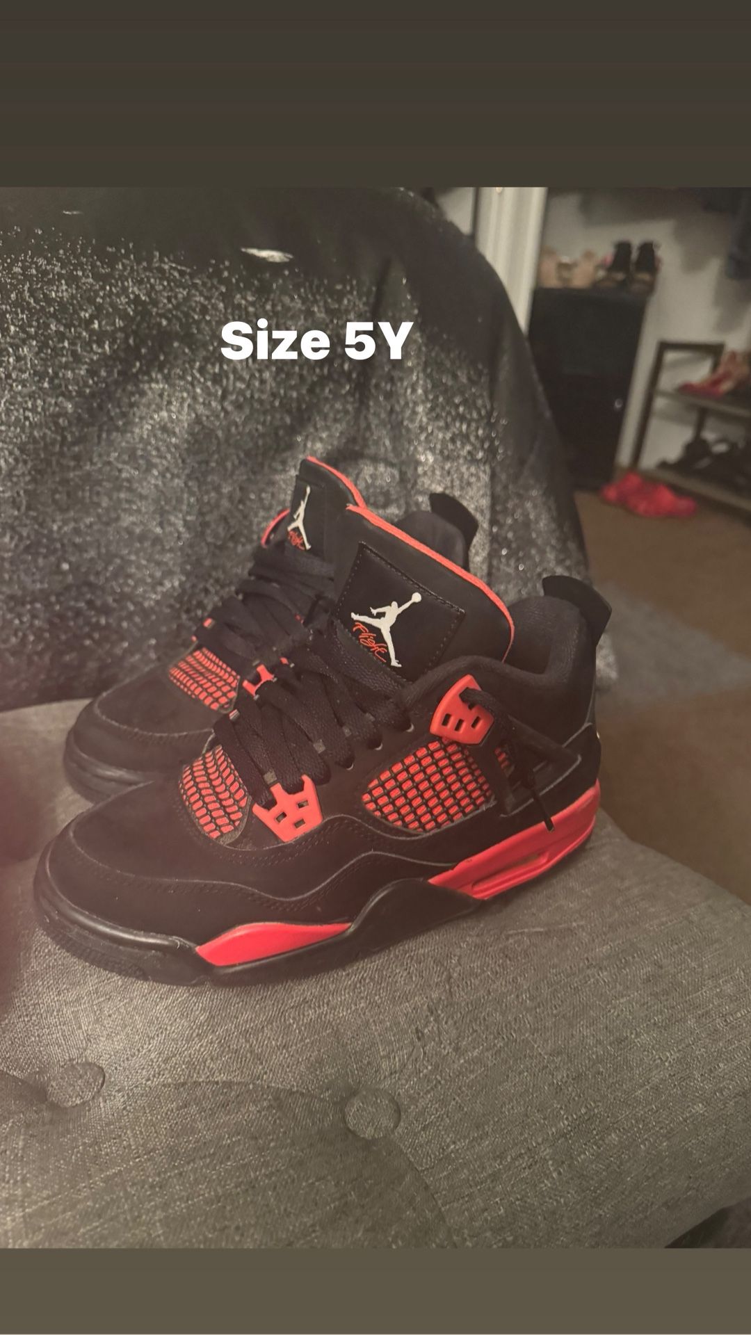 Jordan four retros red thunder size 5Y great condition