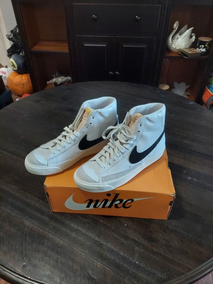 Nike Blazer Mid 77 Shoes