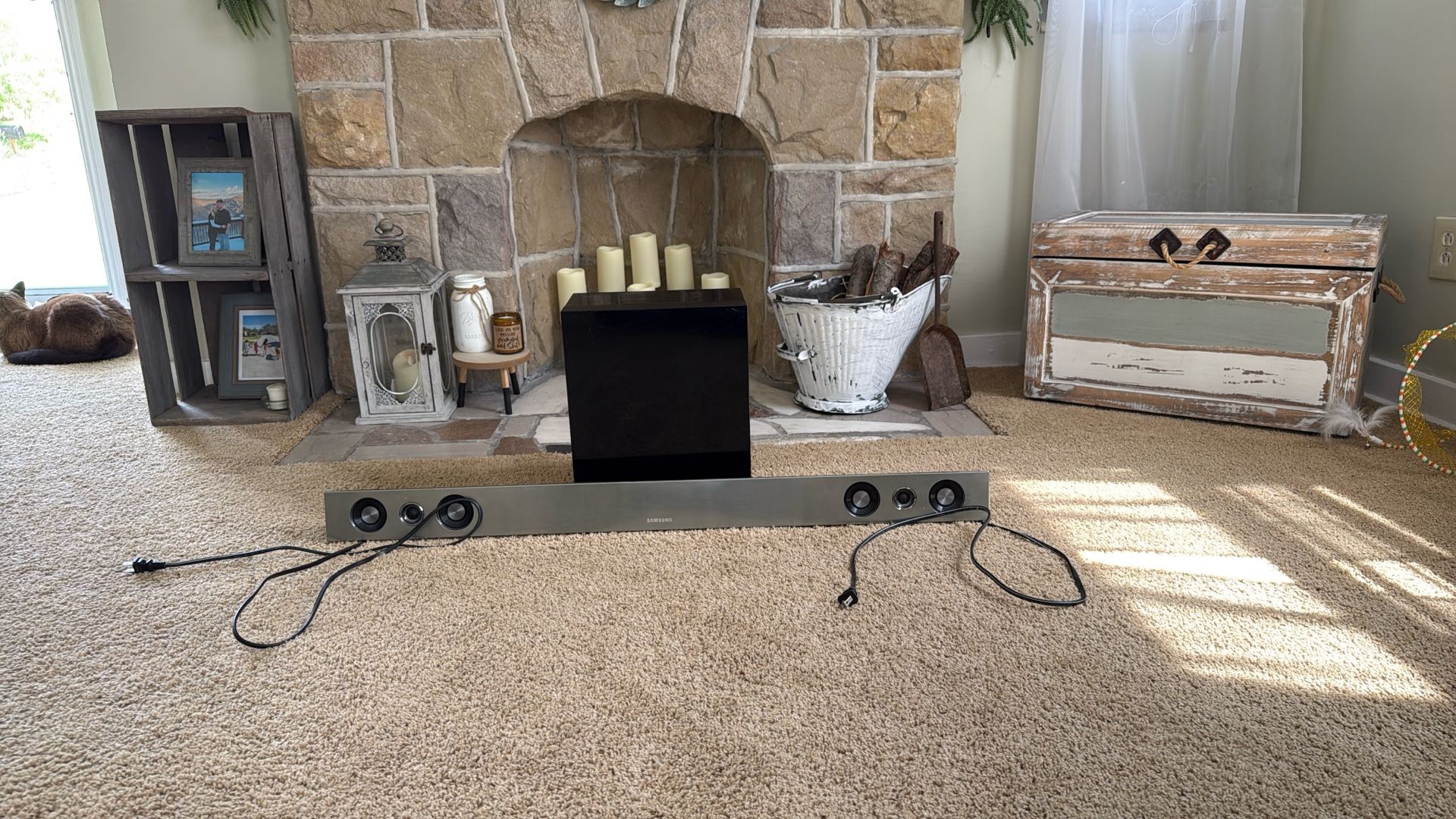 Samsung Sound Bar With Surround Sound Speaker