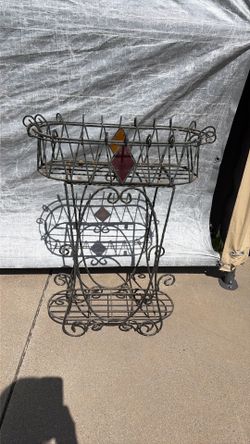 Metal plant stand