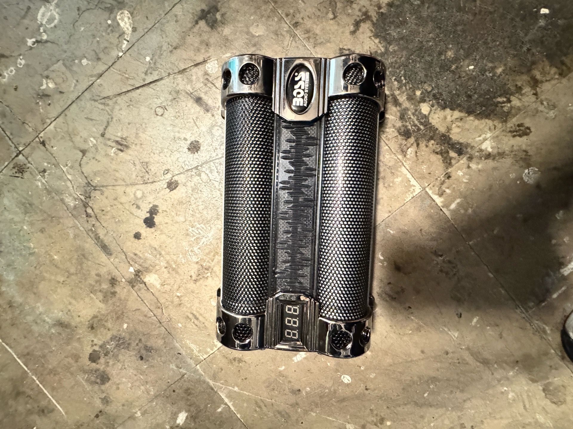 BOSS Audio Systems CAP8 - 8 Farad Car Audio Power Capacitor