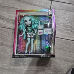 Shadow High Fashion Doll Berrie Skies