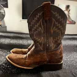 Boys sz13 Ariat Boots