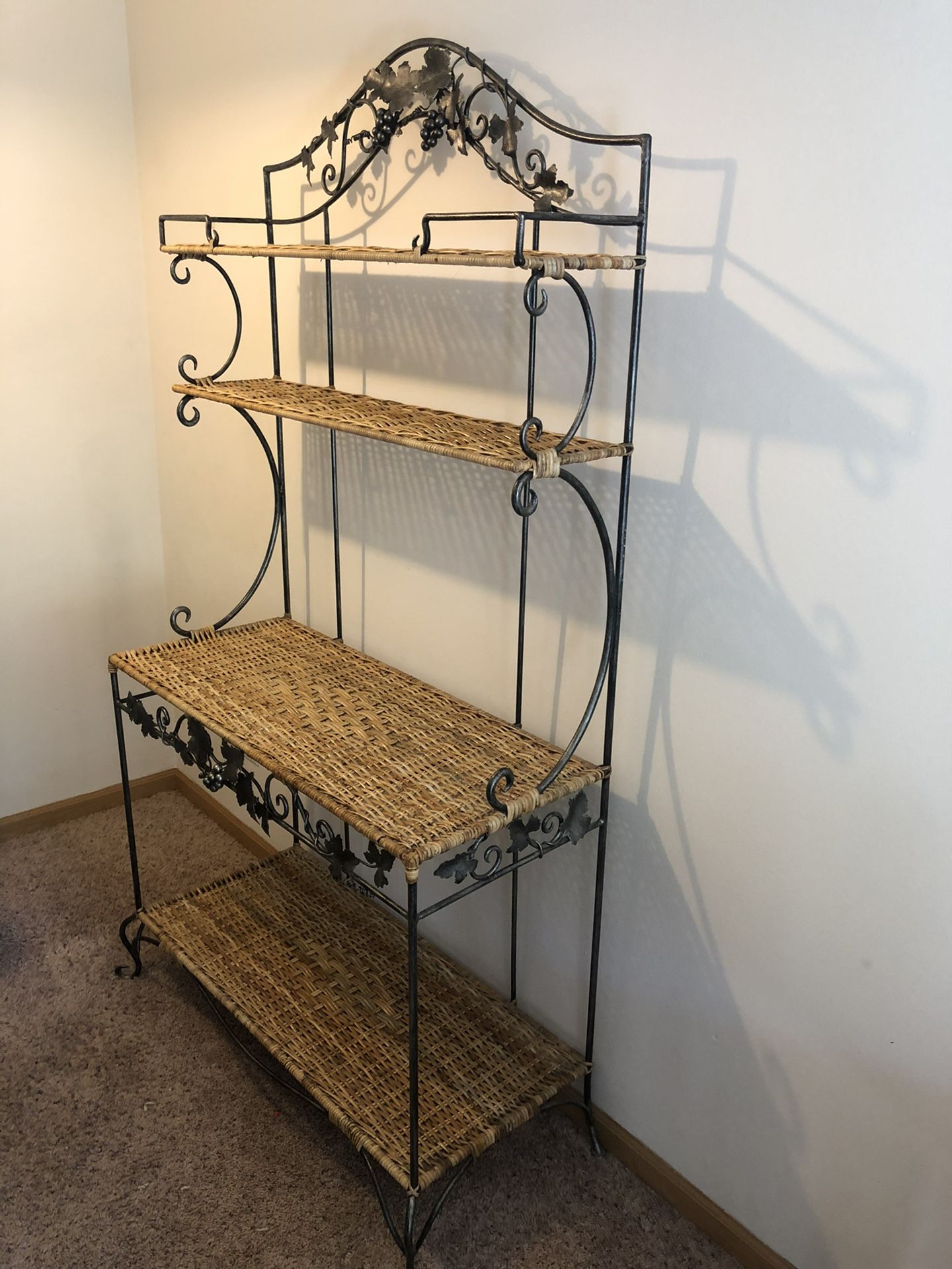 Wicker Bakers Rack With Metal Decorative Leaves
