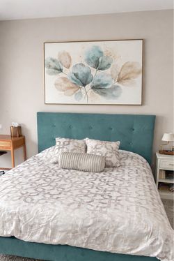 QUEEN SIZE BEDFRAME ONLY
