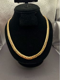 Gold cuban link chain solid!