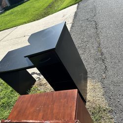 FREEEEEEEEE! Furniture Out By The Street 