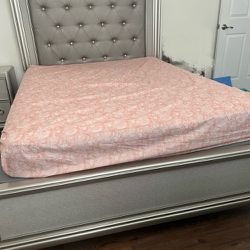 4 Piece Gray/Silver Mirrored Bedroom Set (Includes Queen Mattress & Lamp)
