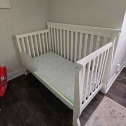 Nice Crib / Toddler Bed