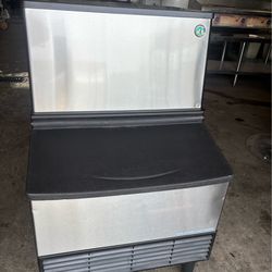 Commercial ice machine