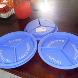 New plastic serving plates