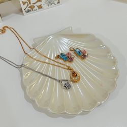 4PCS FOR $10! 2 Necklaces and 2 pendants