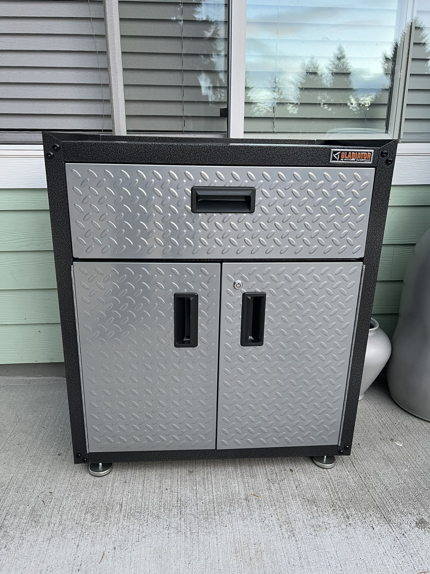 Gladiator Garage Shop Utility Storage Cabinet Tool Chest Modular GearBox! 28×18×33in unlocked, no key.