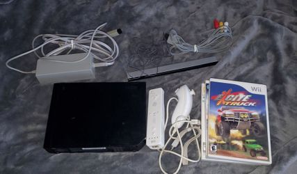 Nintendo Wii (RVL-101) w/ Games