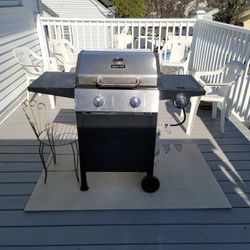 Dyna Glo Gas Grill With Side Head