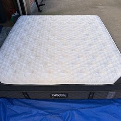 Like New Puffy Monarch, King Mattress, Excellent Condition