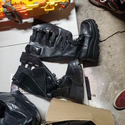 Black combat boots for repair (free)