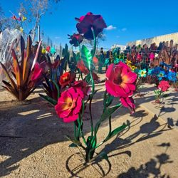 Metal Yard Art, Wind Spinners & POTTERY 🌴 🌺 