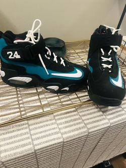 Nike Basketball Sneakers (Youth)