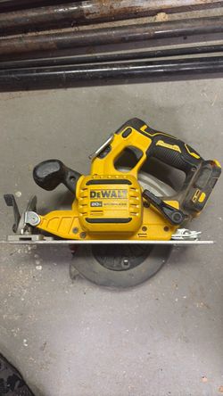20V cordless Dewalt right side circular saw