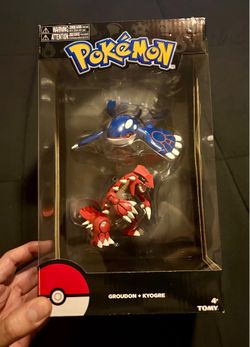 Groudon + Kyogre 2017 Pokémon Battle Tomy Figures Toy (2-Pack)