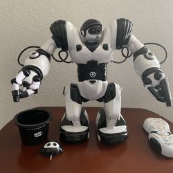 WowWee Robosapien Robot With Remote Control And Cup 