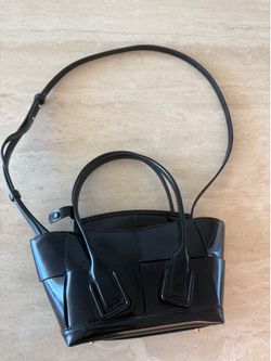 Bottega Veneta Mini Arco Tote Crossbody Bag – Black Patent Leather