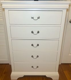 White 5 Drawer Dresser & Nightstand (Pre-Owned)
