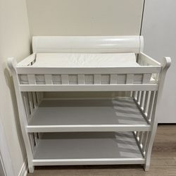 Delta Changing Table With Pad 