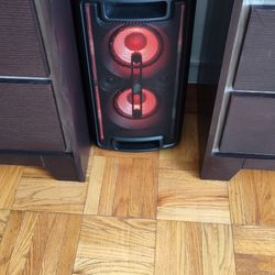 Bluetooth Speakers I Have 2 Of That Work Perfectly Great Sound 