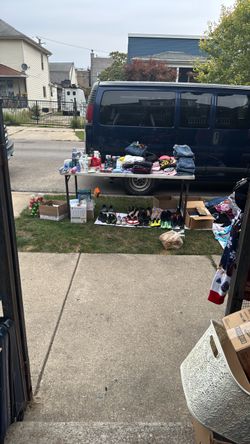Yard sale in Chicago 60639