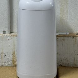Diaper genie 