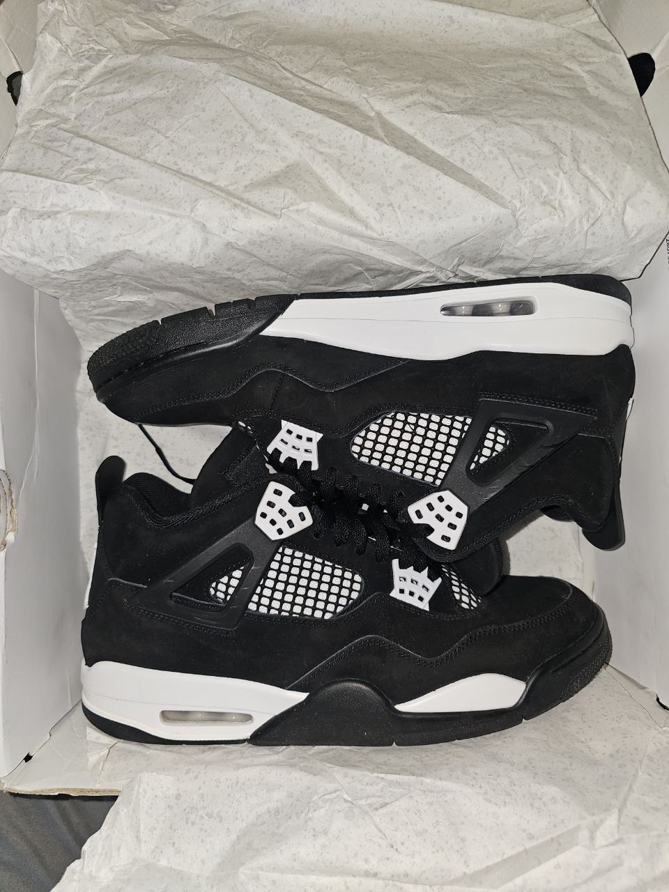 Retro Jordan 4s White Thunder